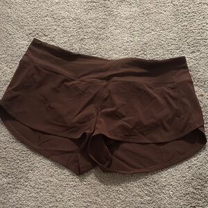 EUC lululemon 2.5 inch speed up short in brown